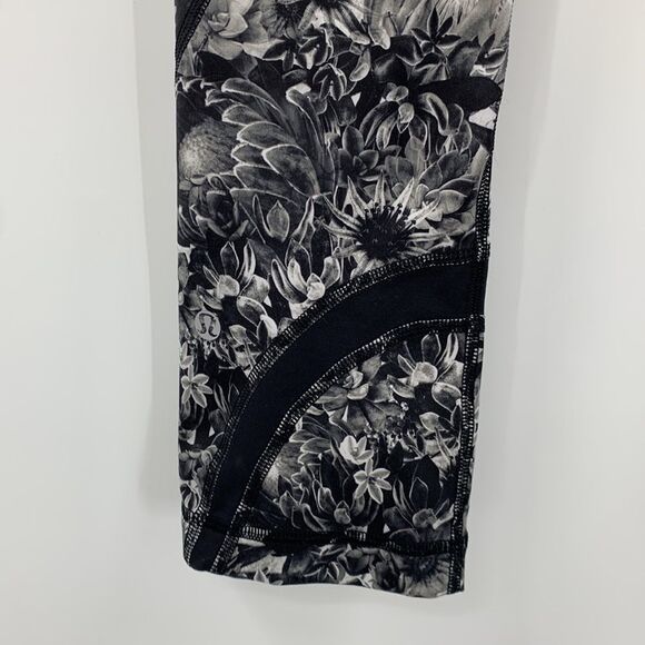 Lululemon Run Inspire II Flowabunga Luxtreme Crops Black & White Floral Sz 4 - Picture 4 of 7